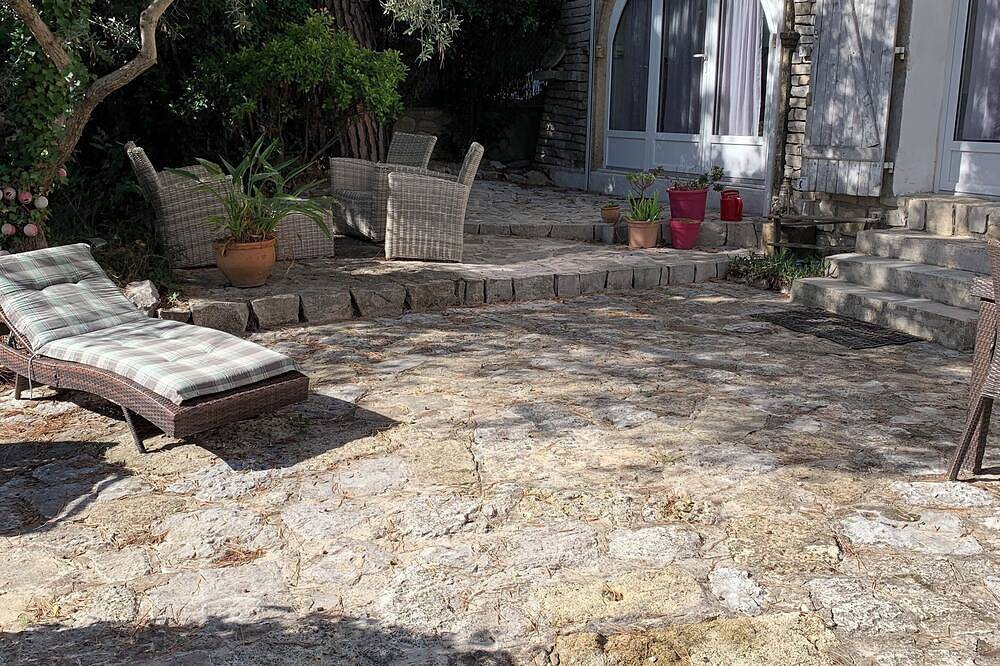 Cosy town house, 1 bedroom, sleeps 4 - Outsideeur 150 m² - Parking in Aubagne, Marseille region