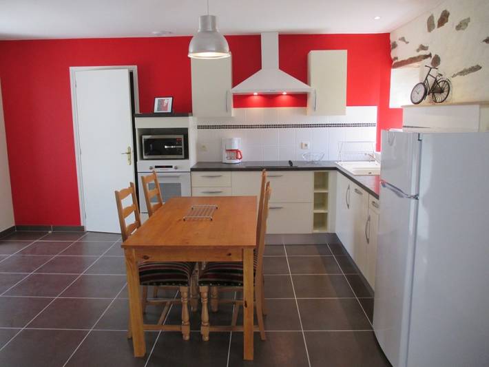 Gîte pour 4 personnes, avec terrasse ainsi que jardin et piscine à Langoat - 3