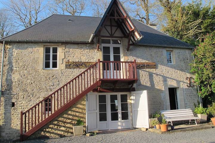 Location de vacances pour 8 personnes, avec jardin à Asnières-en-Bessin