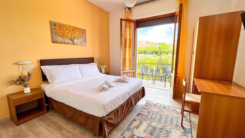 Hôtel pour 4 personnes, avec terrasse ainsi que jardin et vue