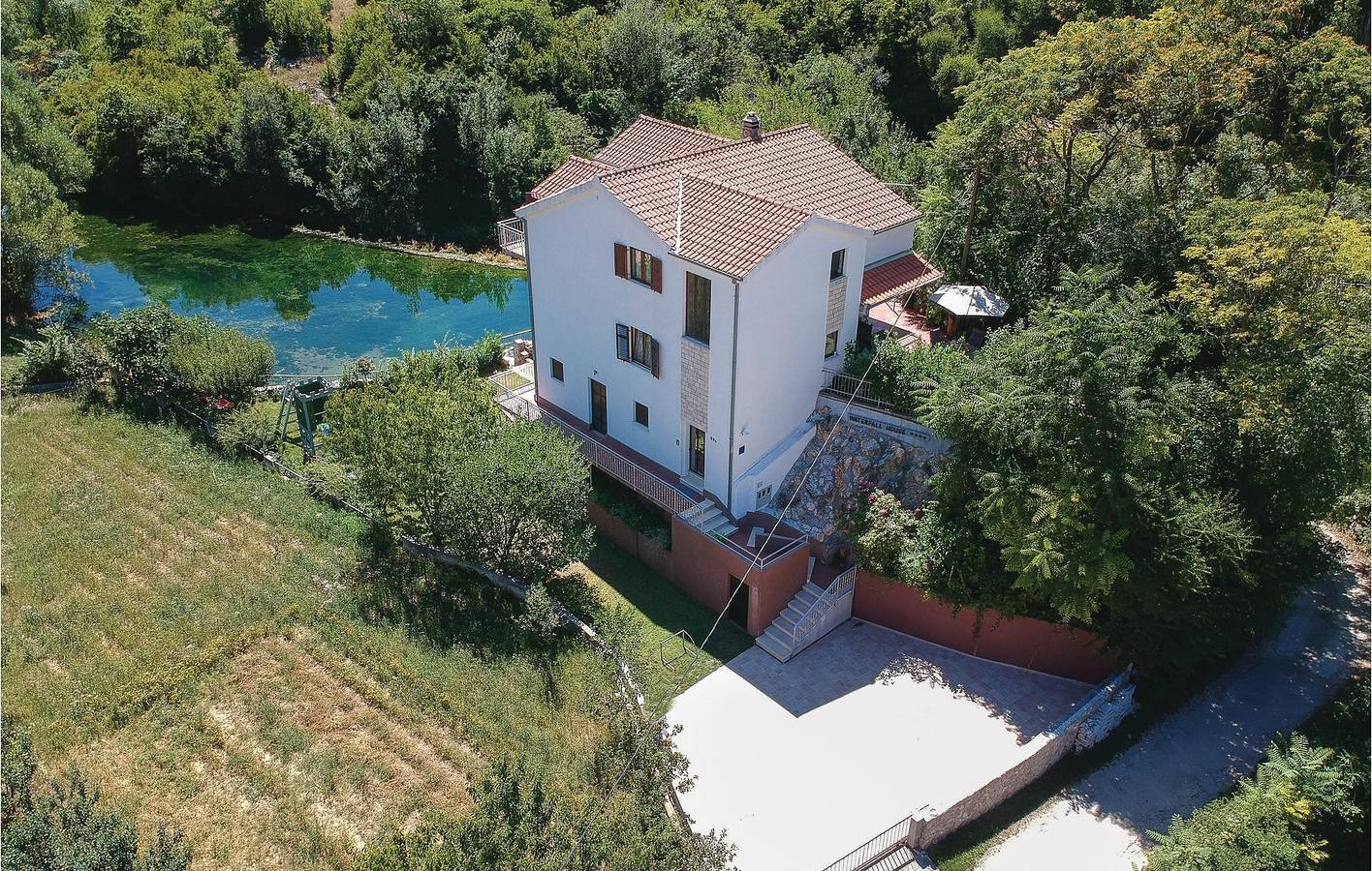 Gemütliche 1-Zimmer-Wohnung mit Terrasse – 500 m vom Fluss Stari Grab entfernt in Dalmatinisches Zagora