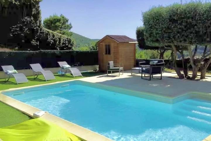 Villa pour 8 personnes, avec terrasse et jardin à Le Castellet