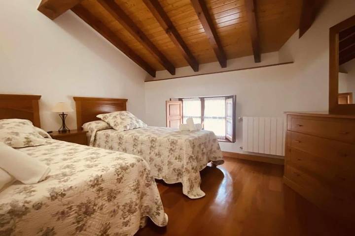 Apartamento de vacaciones para 6 personas, con balcón en Costa Oriental Asturiana - 3