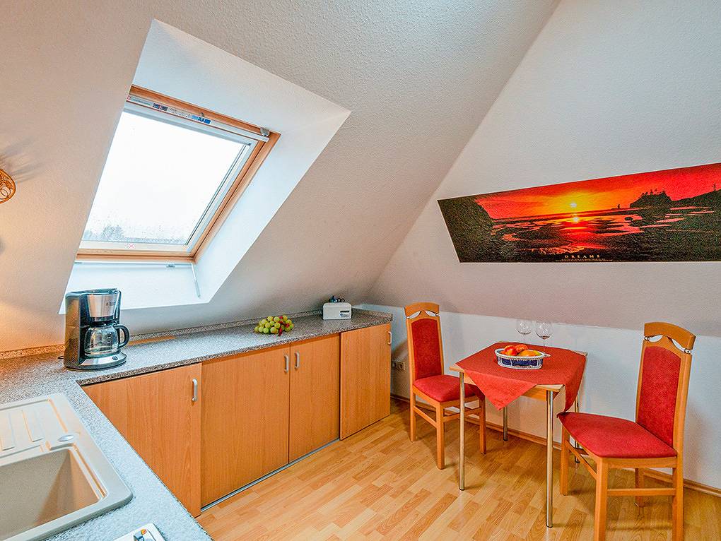 Apartamento vacacional entero, Apartamento de vacaciones para 3 personas con jardín in Plötzin, Werder (Havel)