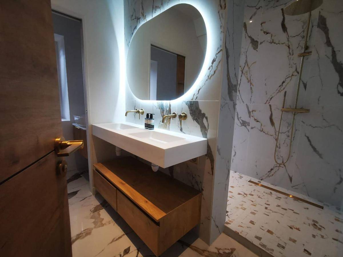 Double Room with Private Bathroom in Fontenay-Trésigny, Seine-et-Marne