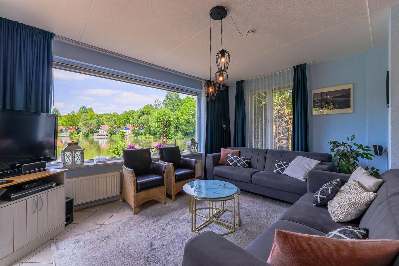 Charmantes 8-Personen-Ferienhaus direkt am Wasser, in Westerbork in Drenthe