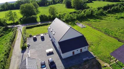 Gîte pour 14 personnes, avec jardin et terrasse dans Lys-Saint-Georges