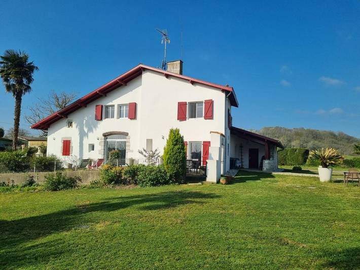 Location de vacances pour 2 personnes, avec Terrasse ainsi que Jardin et Vue à Came (Pyrénées-Atlantiques)