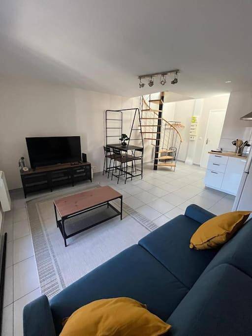 Appartement entier, One-Bedroom Apartment in Chaumes-en-Brie, Seine-et-Marne