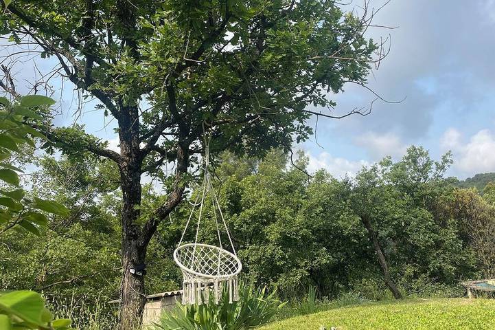 Location de vacances pour 5 personnes, avec jardin ainsi que terrasse et jacuzzi à Montferrat