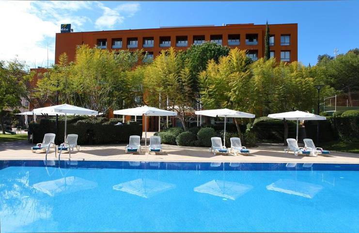 Hôtel pour 10 personnes, avec Terrasse ainsi que Jardin et Sauna à Esplugues de Llobregat