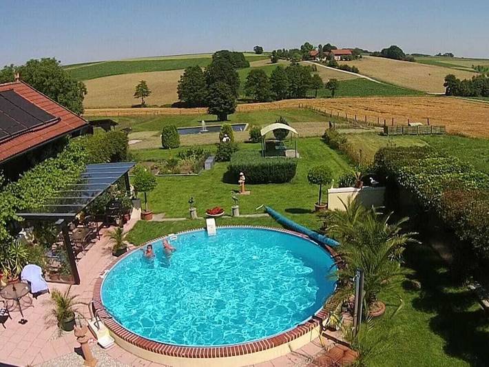 Ferienhaus für 4 Personen, mit Whirlpool und Terrasse sowie Garten und Pool in Hebertsfelden