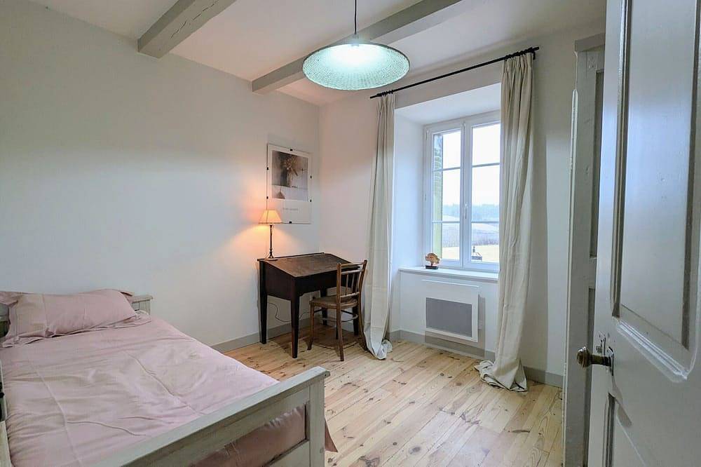 Gîte rénové campagne chic, 6 chambres pour 13 pers., jardin, terrasse, Haute-Loire in Siaugues-Sainte-Marie, Haute-Loire