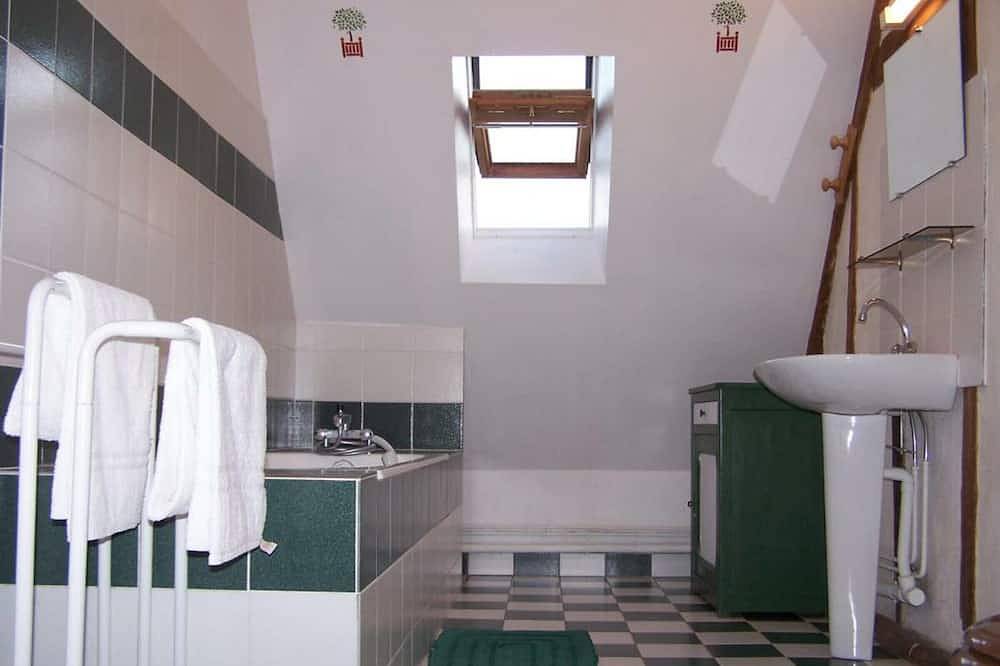 Gîte 18e avec piscine, jardin et équipements inclus, près des Châteaux de la Loire in Saint-Épain, Vallée de la Loire