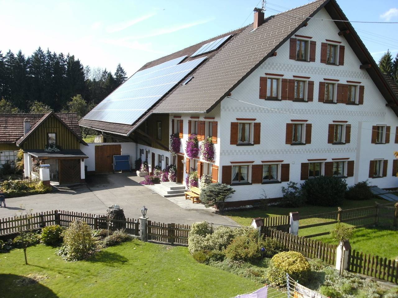 Ganze Wohnung, Idyllische Ferienwohnung im Ferienhof Wetzel mit Gemeinschaftsgarten, Terrasse, ein Haustier erlaubt in Hergensweiler, Bayerisch Schwaben