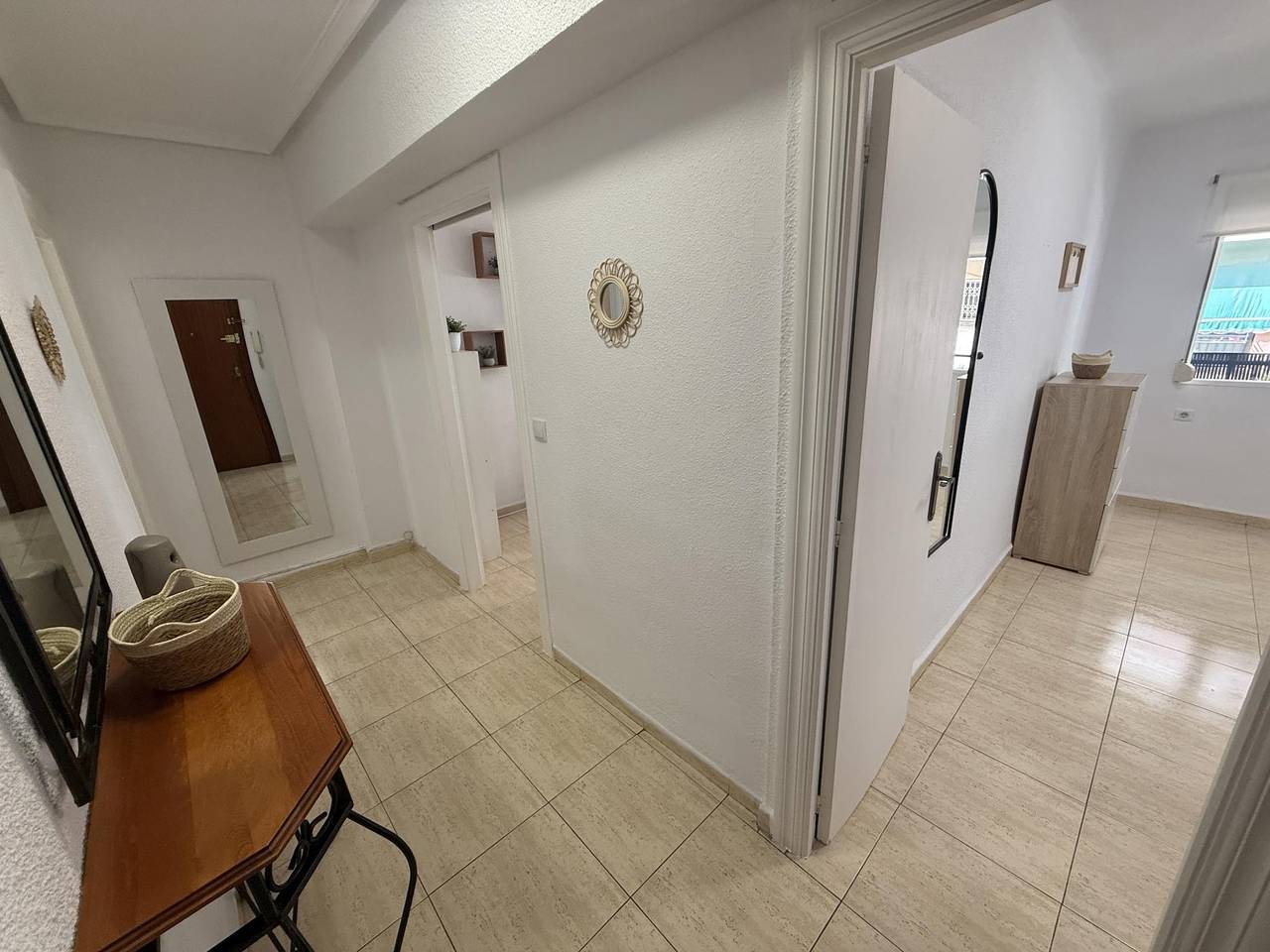 Apartamento vacacional entero, Apartamento céntrico y tranquilo con balcón en Alicante con 3 habitaciones in Campoamor, Alicante