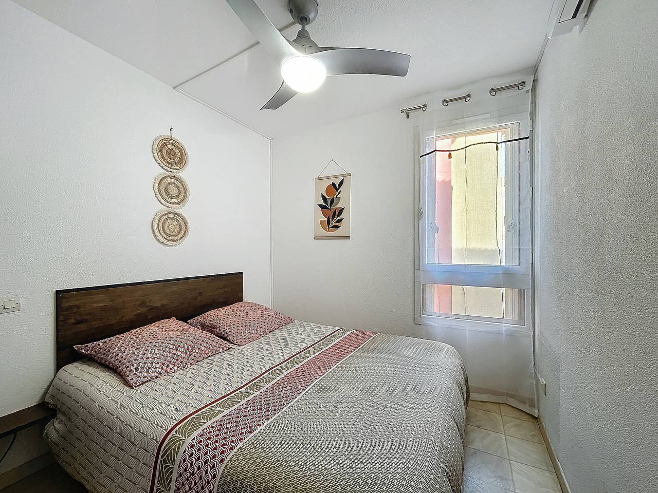 Entire apartment, 2-Bedroom Apartment with Terrace, Parking, Pool in La Côte Vermeille, Argelès-sur-Mer