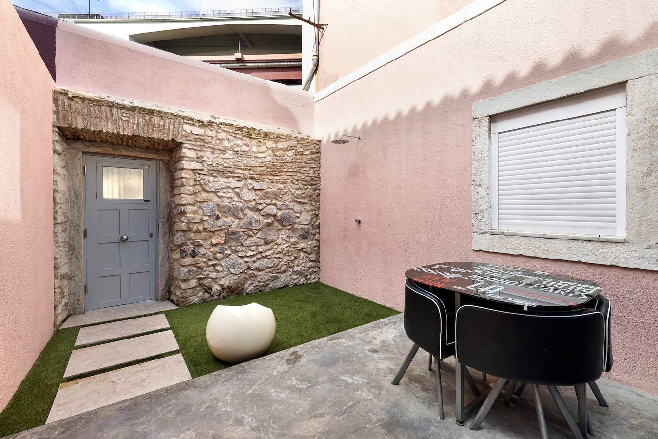 Appartement entier, Appartement 'Lxfactory Terrace Lisbon Loft' avec terrasse et Wi-Fi in Lisbonne, Costa de Lisboa