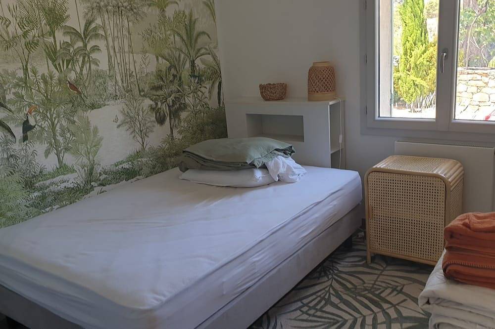 Villa with heated pool facing the Sainte Victoire in Rousset, Région d'Aix-en-Provence