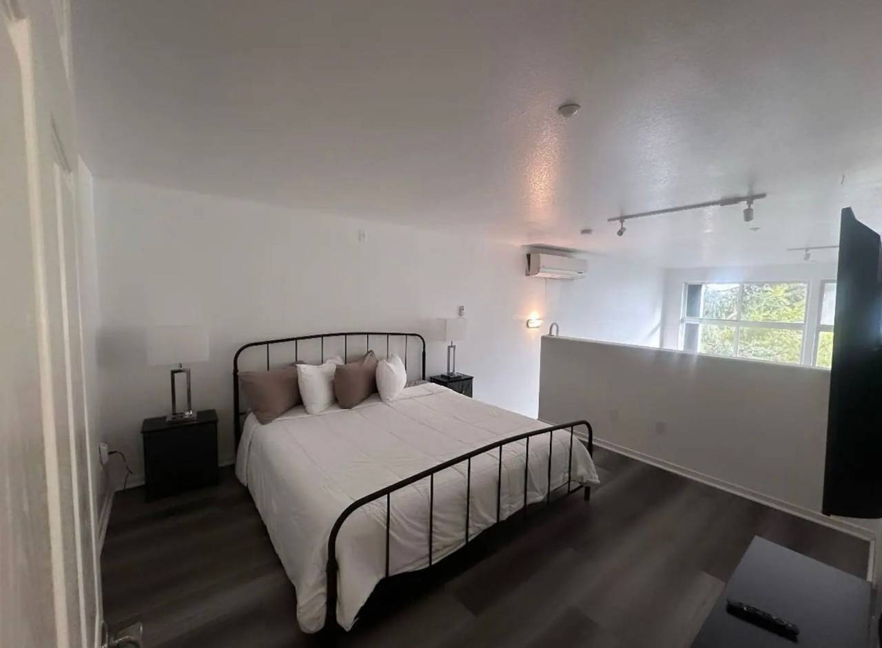 Apartamento entero, Beautiful Balcony Loft in Little Italy w Parking in San Diego, San Diego County