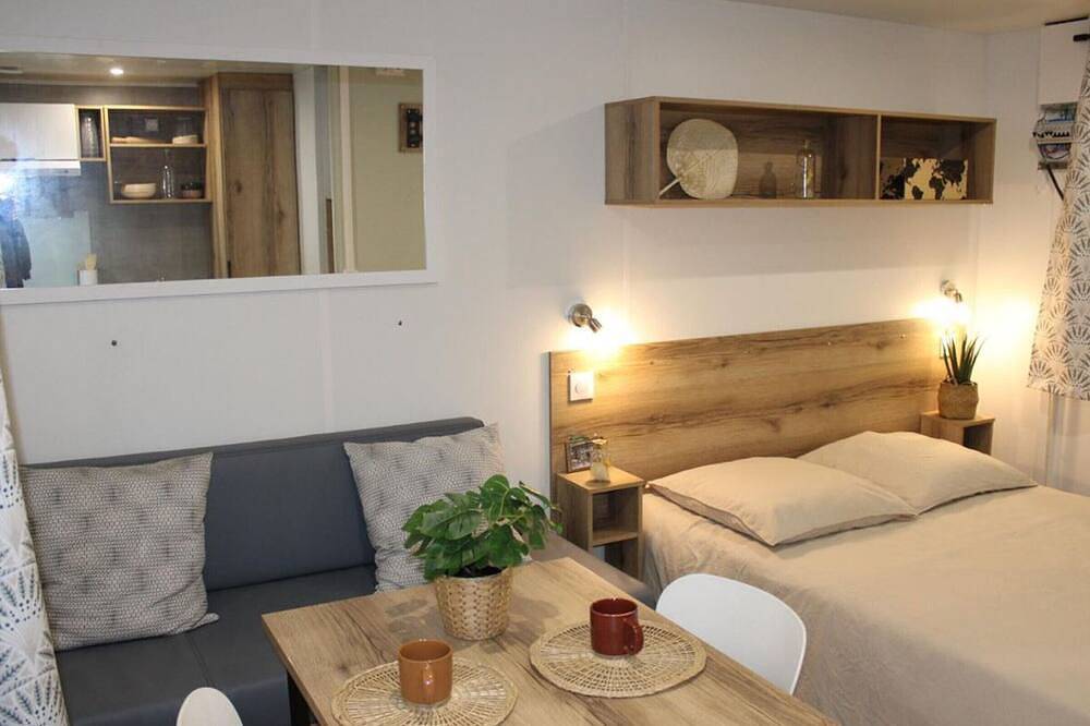 Mobile home for 6 with terrace in Charlieu in Charlieu, Roanne region