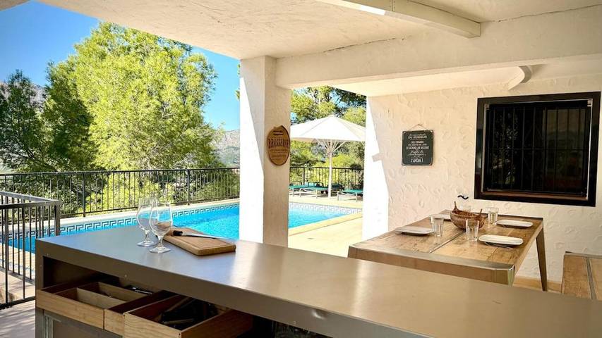 Casa rural para 8 personas, con vistas y balcón además de jardín y piscina en Orba - 4