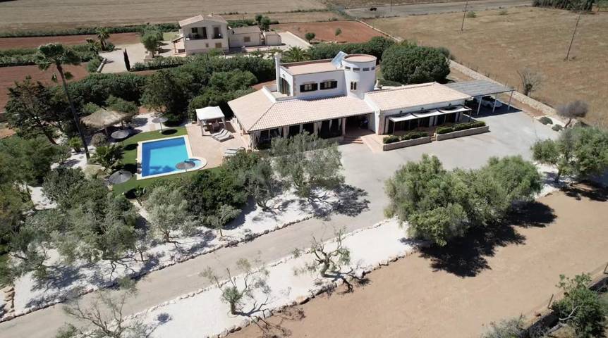 Ferienhaus für 8 Personen, mit Balkon und Terrasse sowie Garten und Pool in Ses Covetes