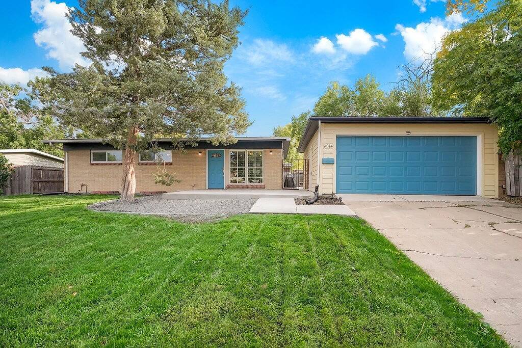 New Lux Jetted Hot Tub • Patio & Yard • Fast Wifi in Arvada, Jefferson County