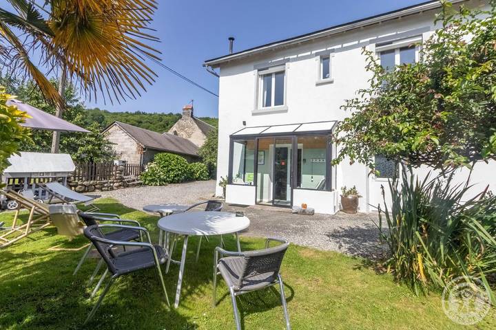 Gîte pour 4 personnes, avec jardin à Lortet