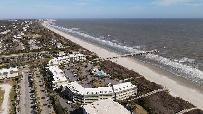 Vacation rental for 4 people, with pool and balcony in Isle of Palms