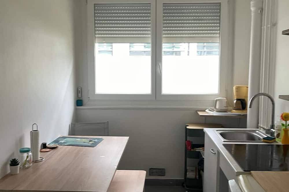 Entire apartment, Appartement Spacieux à 5 Minutes de Paris in Montrouge, Hauts-de-Seine