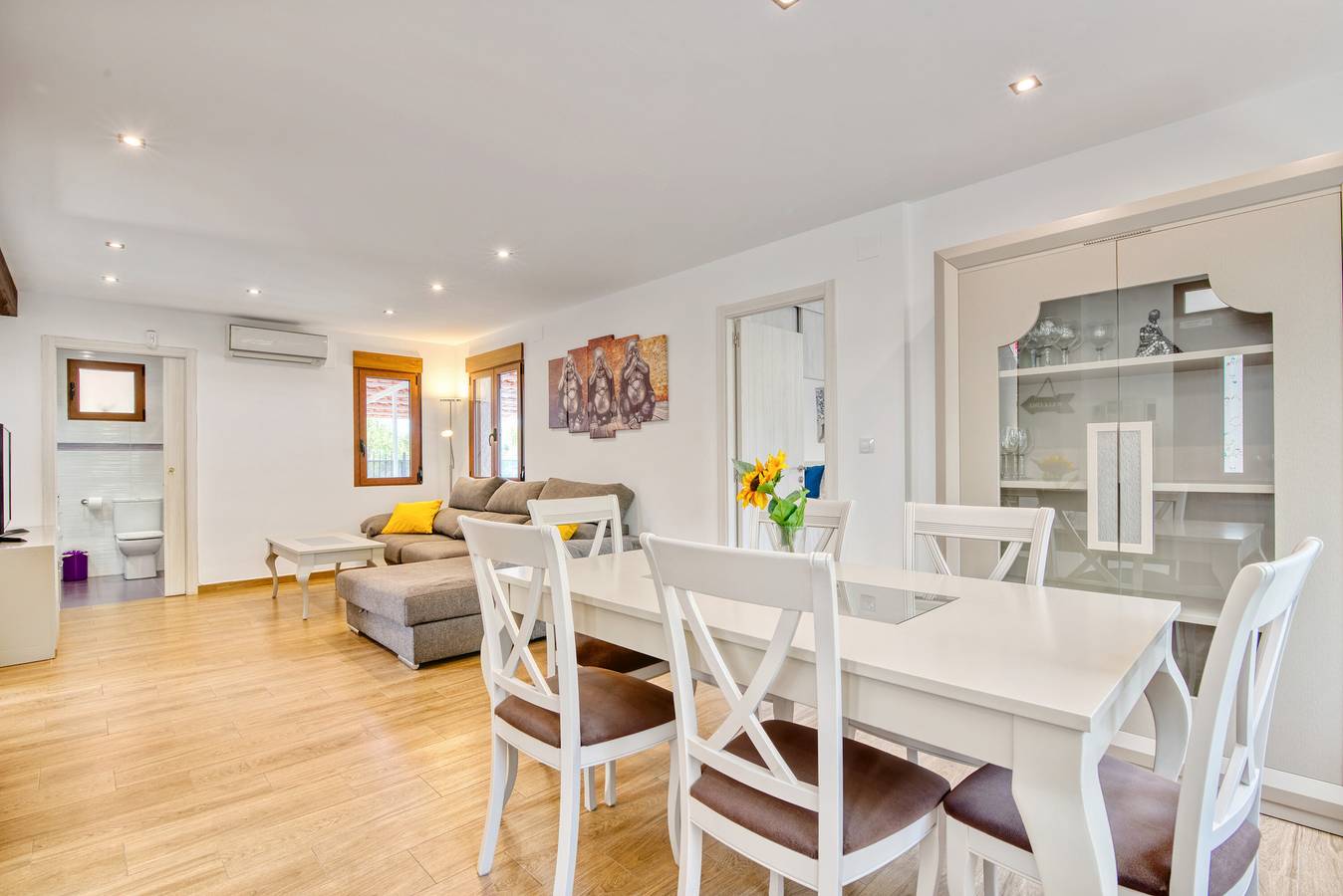 Apartamento entero, Apartamento vacacional 'Violeta' con vistas a la montaña, Wi-Fi y aire acondicionado in Macastre, Provincia de Valencia