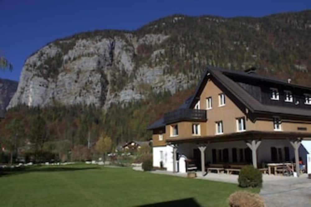 Country house by the lake - Salzkammergut, 100 m to the beach in Obertraun, Dachstein Salzkammergut