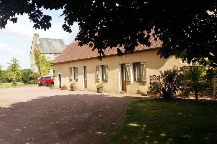 Gîte pour 5 personnes, avec jardin à La Chapelle-Saint-Fray
