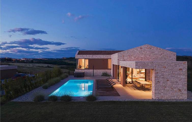 Ferienhaus für 15 Personen, mit Garten und Pool