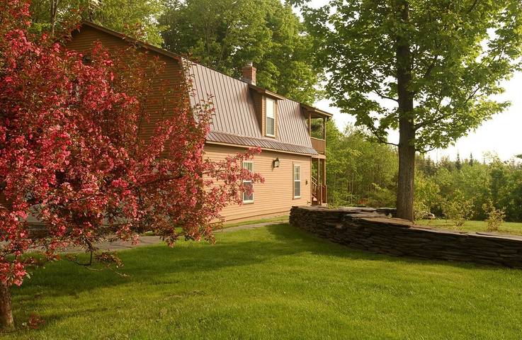 Vacation home for 5 people, with balcony and yard in Vermont