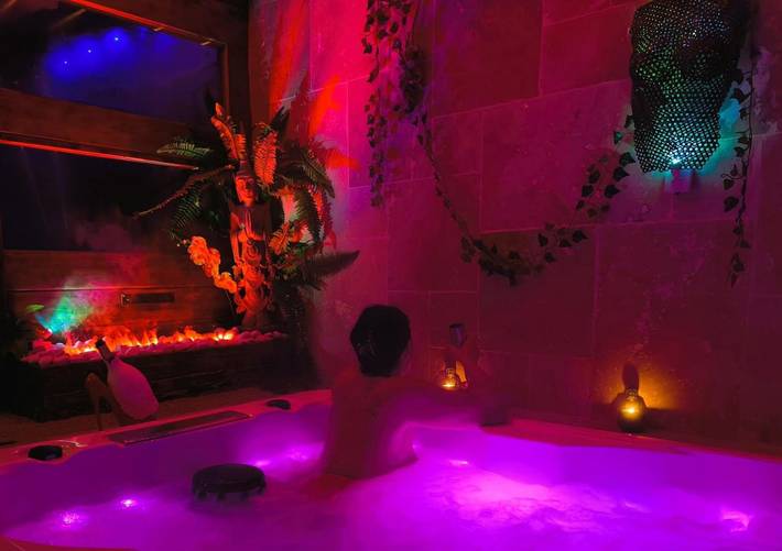 Gîte pour 2 personnes, avec Jacuzzi ainsi que Terrasse et Sauna à Cormelles-le-Royal