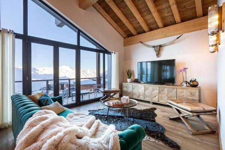 Chalet voor 12 personen, with Balkon and Whirlpool as well as Terras and Zwembad in Val Thorens