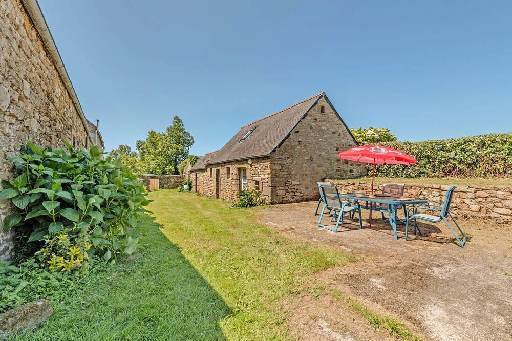 Casa de vacaciones 'Le Gîte Rose 4' con terraza privada y jardín compartido in Porspoder, Región de Brest