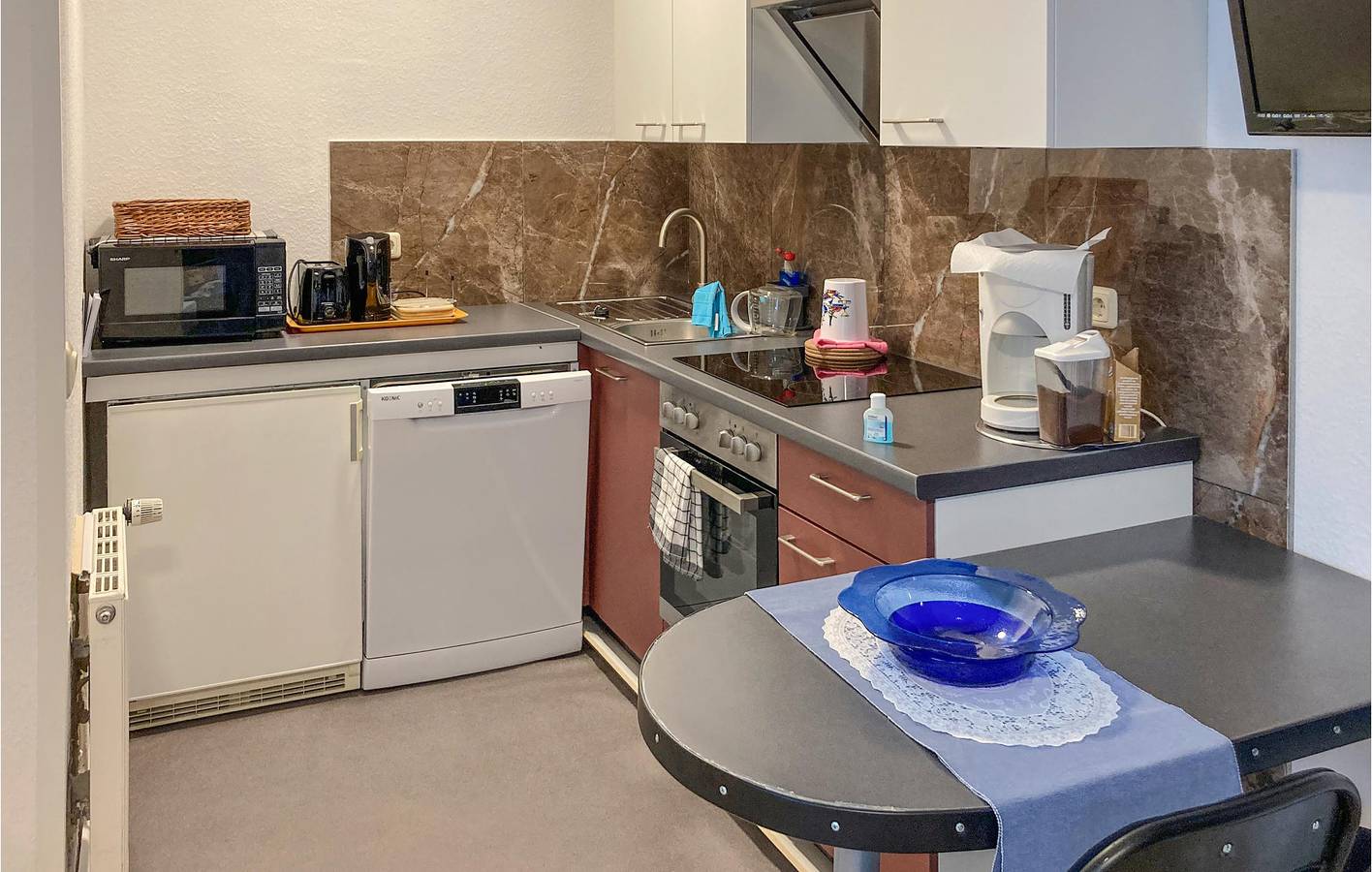 Ganze Ferienwohnung, Glück am Meer: 2 km zur Badestelle Reppiner Burg in Schwerin, Schweriner See