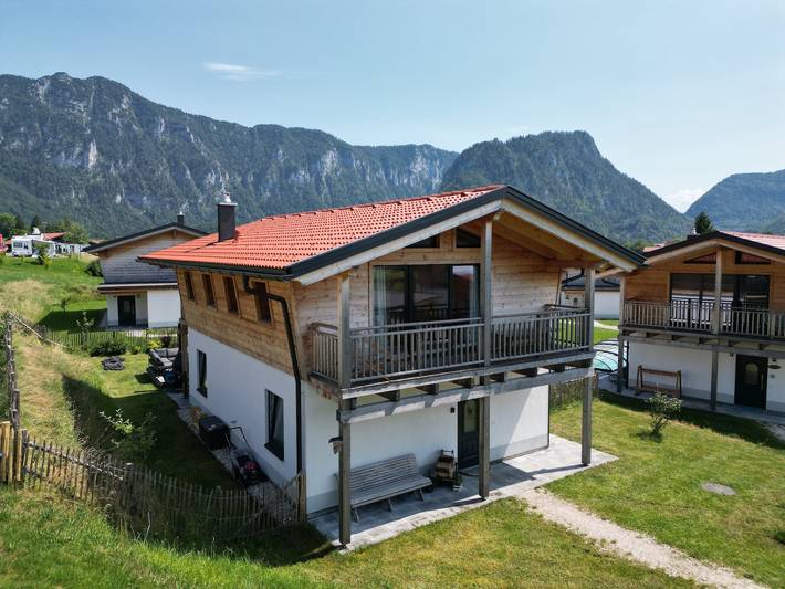 Chalet für 6 Personen, mit Sauna und Whirlpool sowie Garten, kinderfreundlich in Inzell