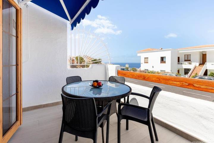 Vakantieappartement voor 2 personen, with zwembad and uitzicht as well as tuin in Los Cristianos