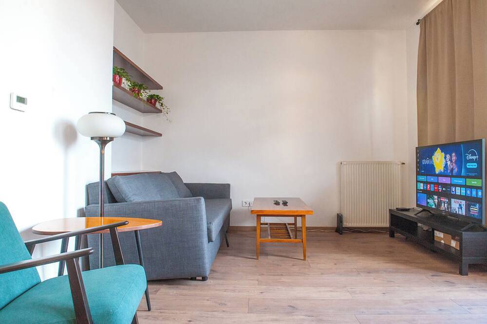 Spacious 2-bedroom 2 story loft near Opera/Andrassy with Ac, Wifi in Budapest, Közép-Magyarország