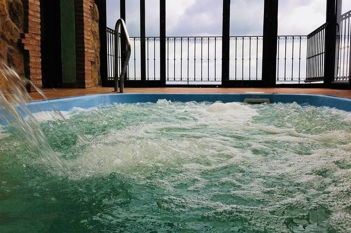 Gîte pour 16 personnes, avec Balcon ainsi que Jacuzzi et Jardin à San Esteban del Valle