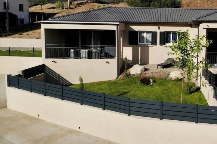 Villa für 4 Personen, mit Balkon und Garten - 1