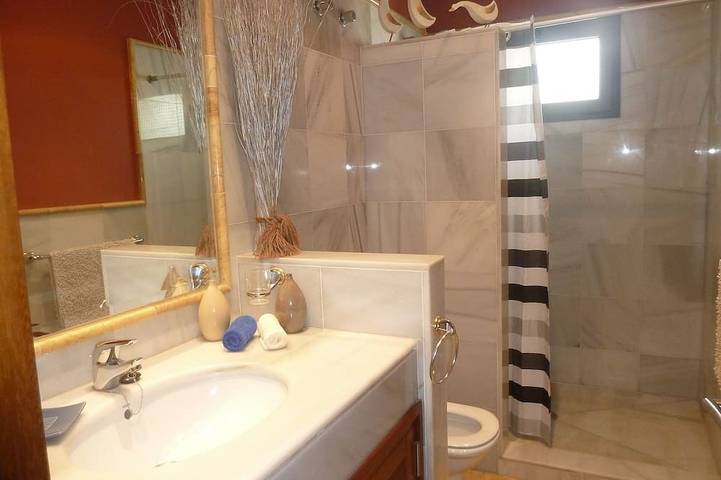 Detached Villa, Very Comfortable With A Home From Home  Experience in Montaña Roja, Yaiza