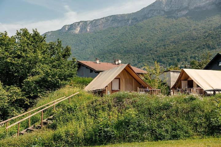 Camping pour 5 personnes, avec terrasse et jardin