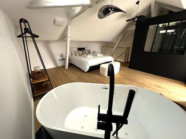 Apartamento de vacaciones para 2 personas, con jardín y jacuzzi - 1