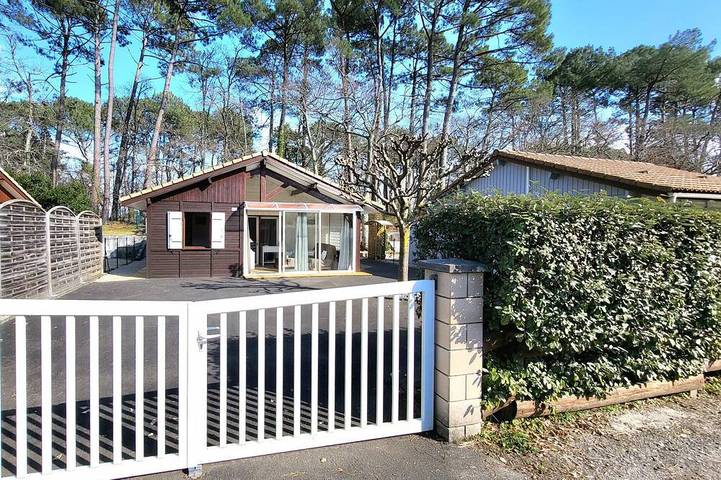 Chalet pour 4 personnes, avec piscine et jardin à Gujan-Mestras