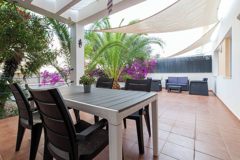 Apartamento entero, Can Sord- Apartamento con amplia Terraza/Jardín.  Con A/C y wifi in La Savina, Formentera